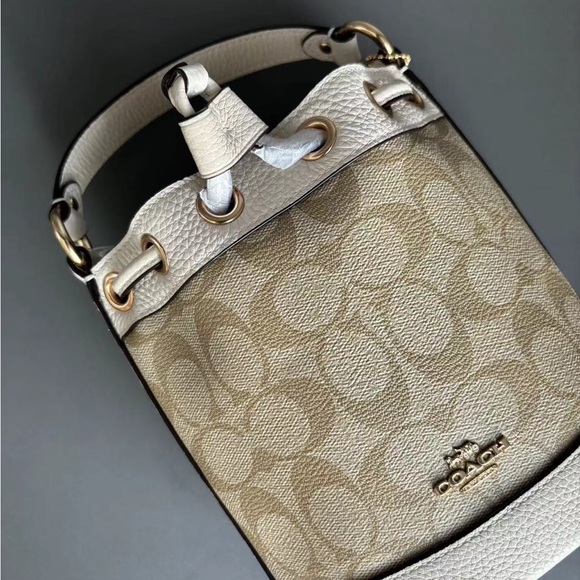 Coach Cream and Tan Signature Shoulder Bag - Picture 3 of 6